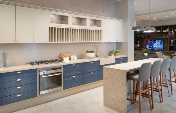 PET Fendi e azul em frentes Colonial – Cozinha Colonial