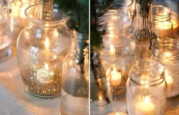 Potes de vidro com velas dentro